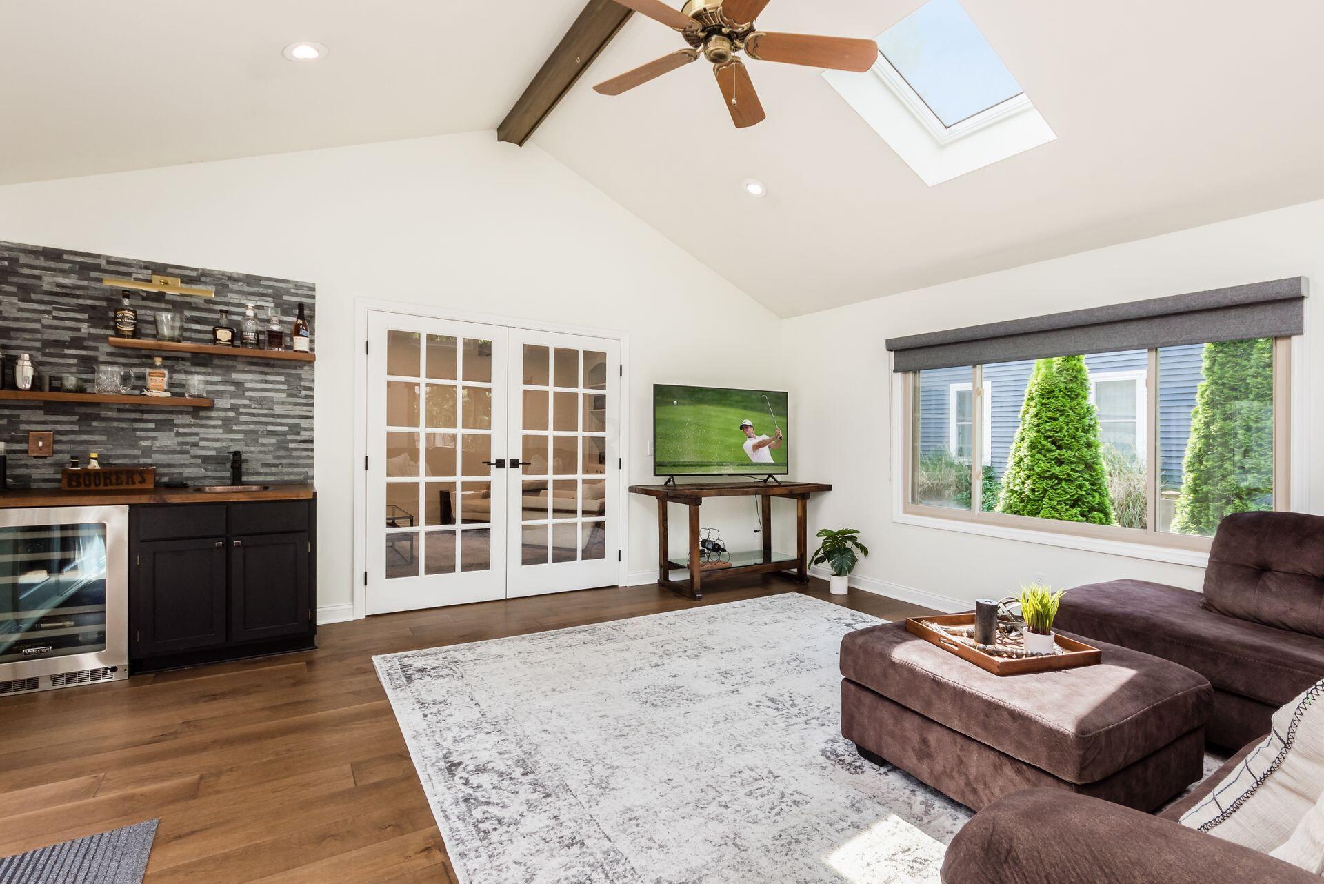 1044 Rutland Way Columbus, OH 43085 - Photo 31 of 67 Year-round room with wet bar is perfect for entertaining