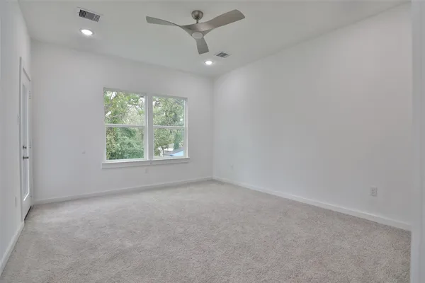 $2,000 | 9343 Lavender Street, Houston, TX 77016