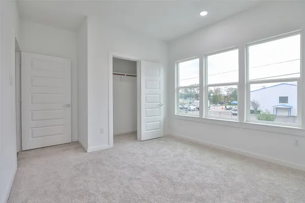 $2,000 | 9343 Lavender Street, Houston, TX 77016
