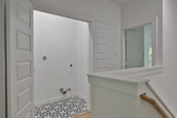$2,000 | 9343 Lavender Street, Houston, TX 77016