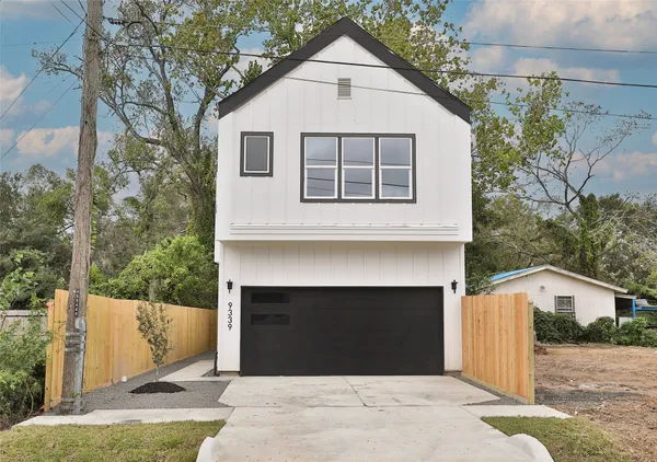 $2,000 | 9343 Lavender Street, Houston, TX 77016
