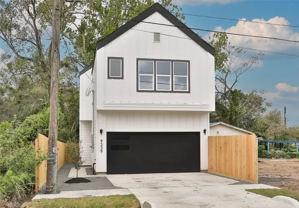 $2,000 | 9343 Lavender Street, Houston, TX 77016