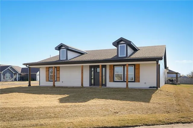 $319,900 | 704 Colony Avenue, East Lynne, MO 64743