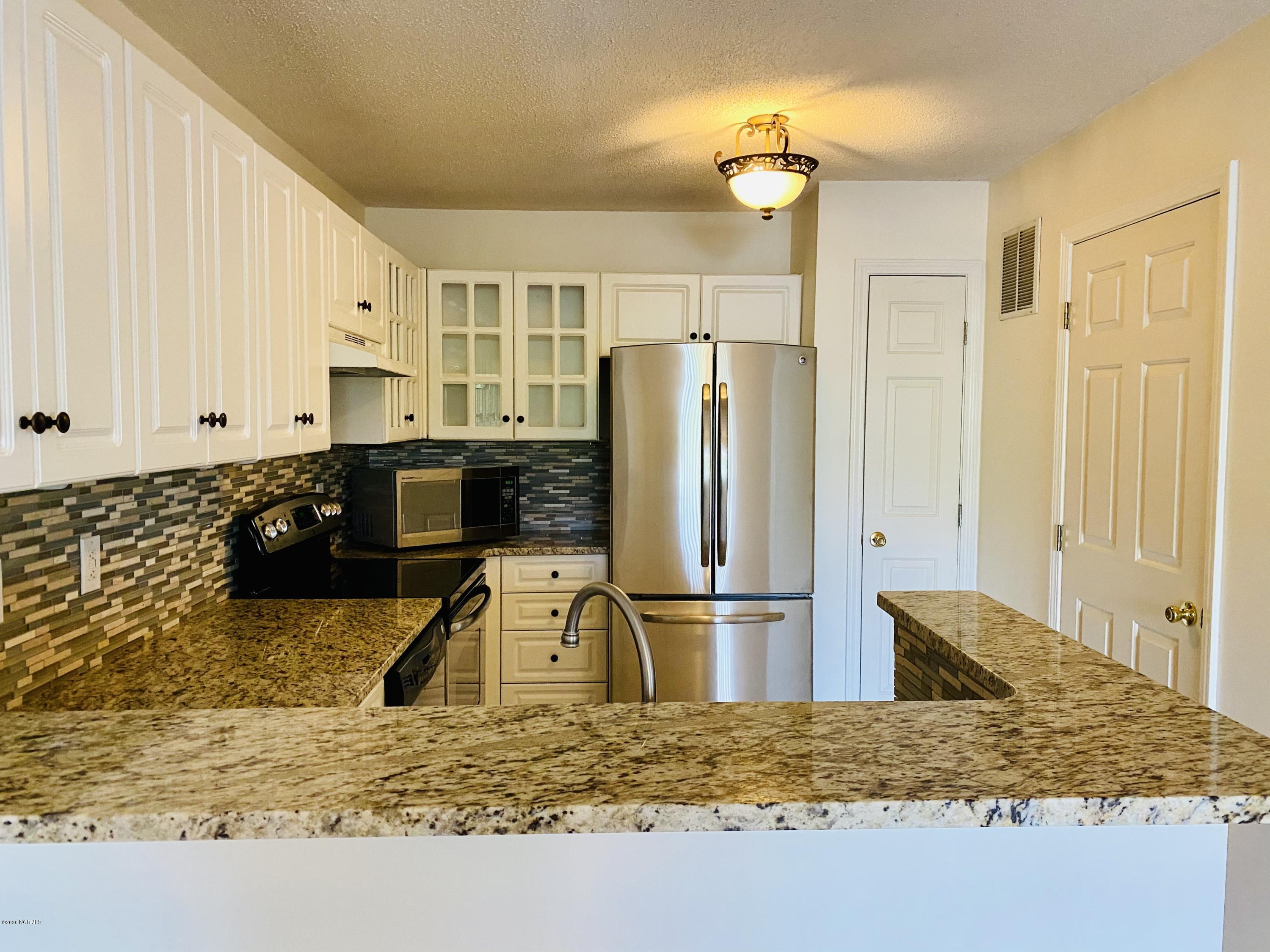 521 Spring Forest Road, Unit A Greenville, NC 27834 - Photo 9 of 19 210491A6-4DDA-4080-96F1-C1053302F8D6