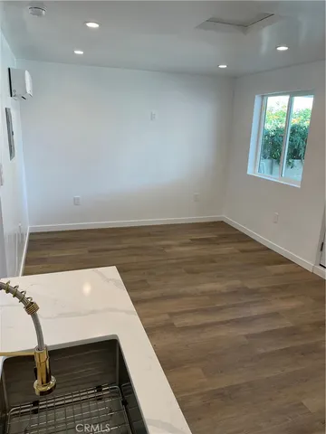 $2,000 | 24306 Victory Boulevard, Unit 1/2, Woodland Hills, CA 91367