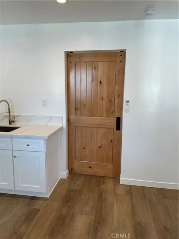 $2,000 | 24306 Victory Boulevard, Unit 1/2, Woodland Hills, CA 91367