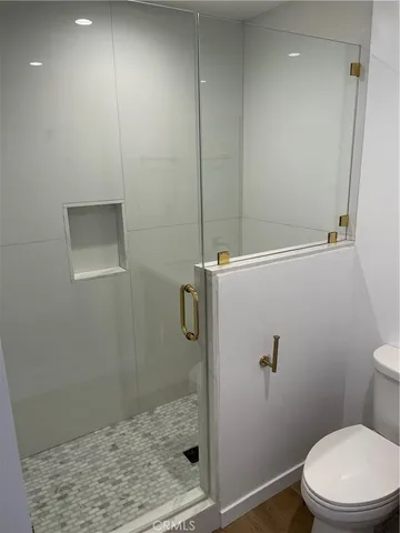 $2,000 | 24306 Victory Boulevard, Unit 1/2, Woodland Hills, CA 91367