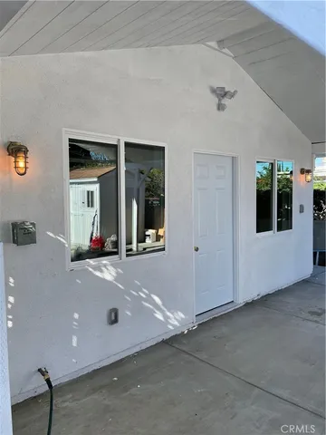 $2,000 | 24306 Victory Boulevard, Unit 1/2, Woodland Hills, CA 91367