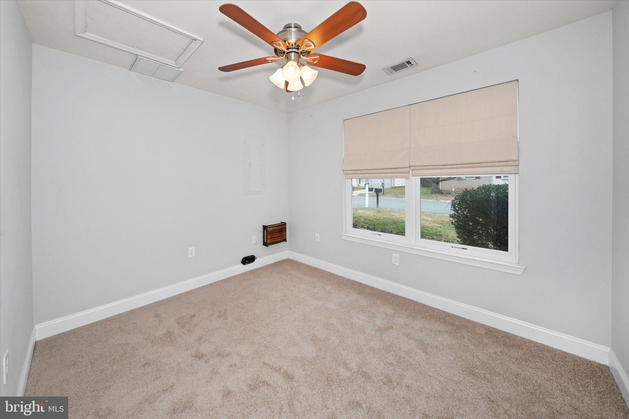 17 Gogh Circle Newark, DE 19702 - Photo 23 of 34 an empty room with a window