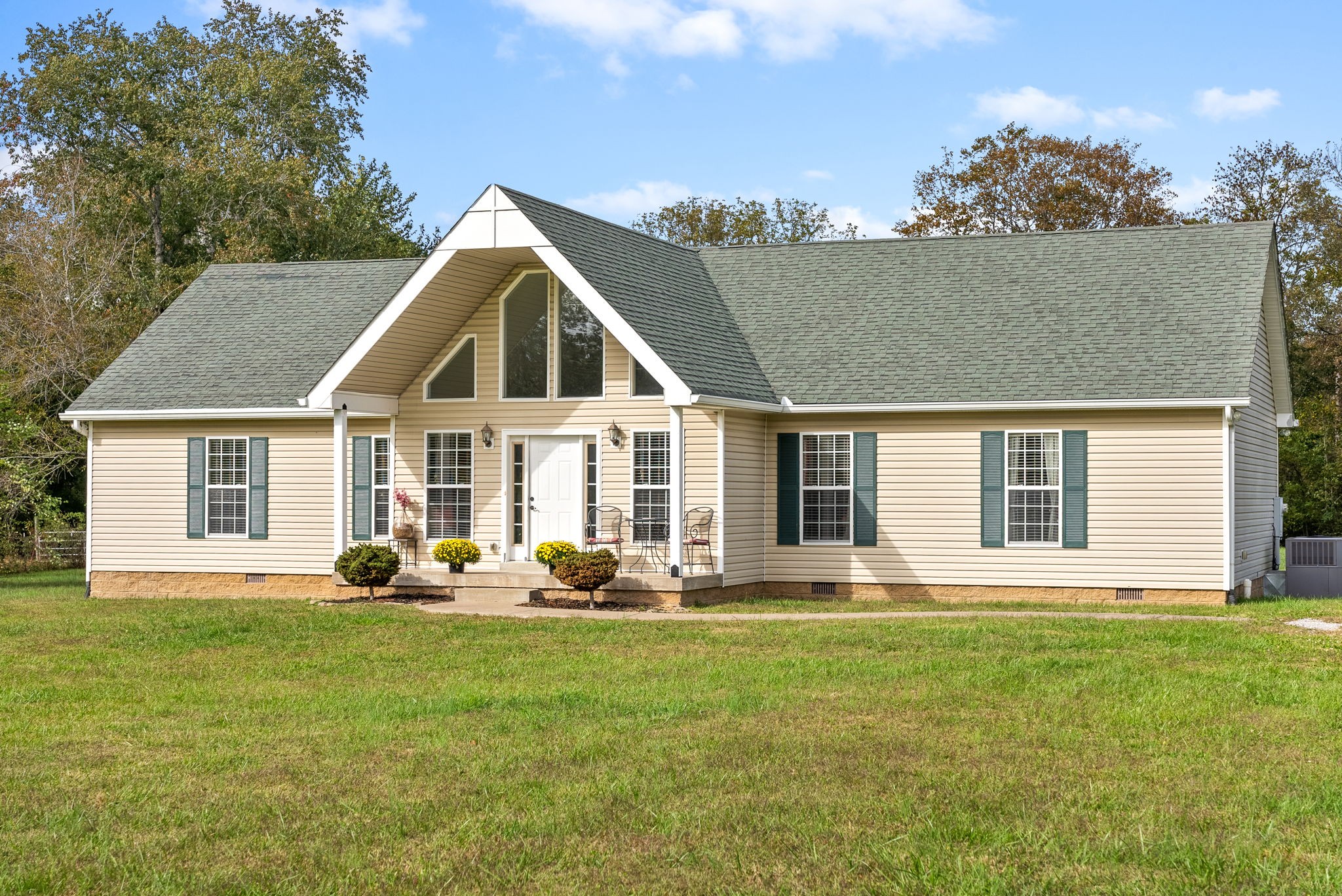 4546 Mt Zion Road Springfield, TN 37172 - Photo 1 of 46 a front view of a house with garden