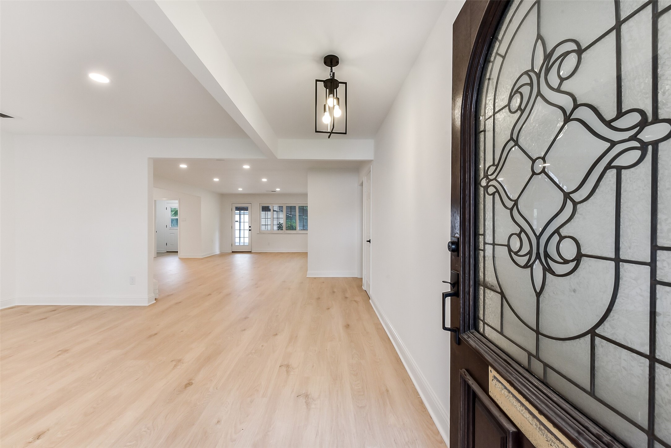 5946 Valkeith Drive Houston, TX 77096 - Photo 4 of 32 a view of entryway and kitchen