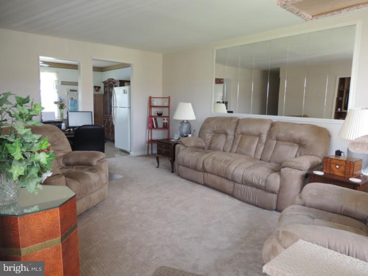 1109 Turnersville Road Pine Hill, NJ 08021 - Photo 3 of 19 Living Room