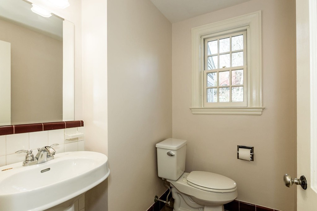 11 Wolcott Rd Extension Brookline, MA 02467 - Photo 12 of 30