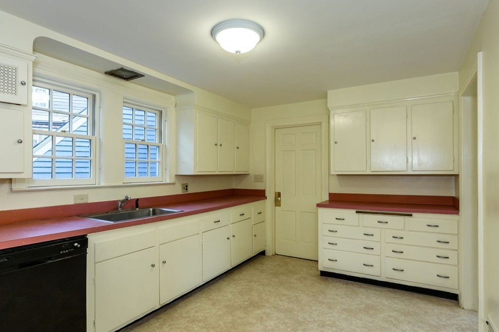 11 Wolcott Rd Extension Brookline, MA 02467 - Photo 13 of 30