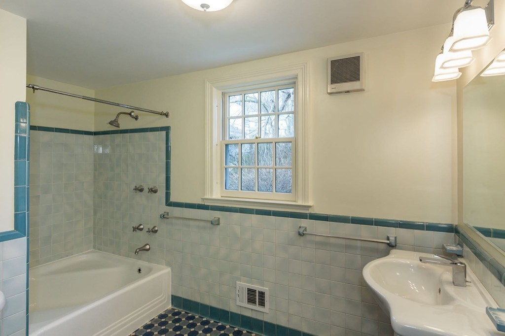 11 Wolcott Rd Extension Brookline, MA 02467 - Photo 22 of 30