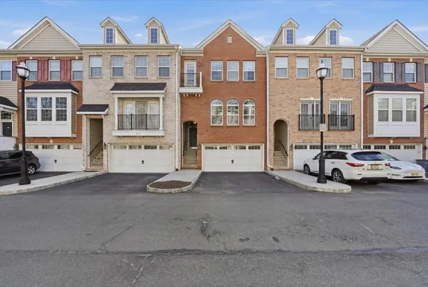 $847,000 | 41 Creekside Court, Secaucus, NJ 07094