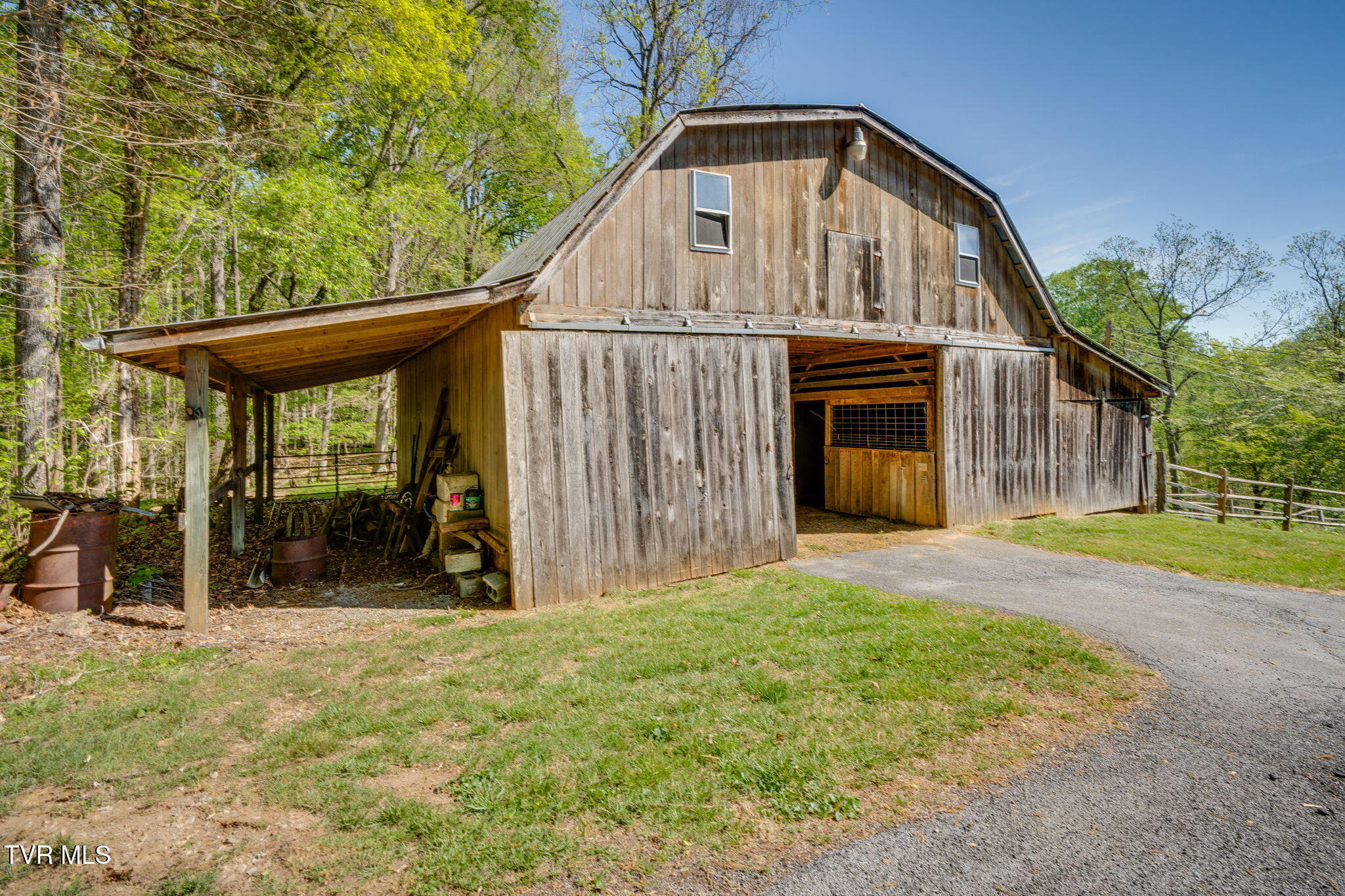 512 Hidden Valley Road Kingsport, TN 37663 - Photo 45 of 55 044