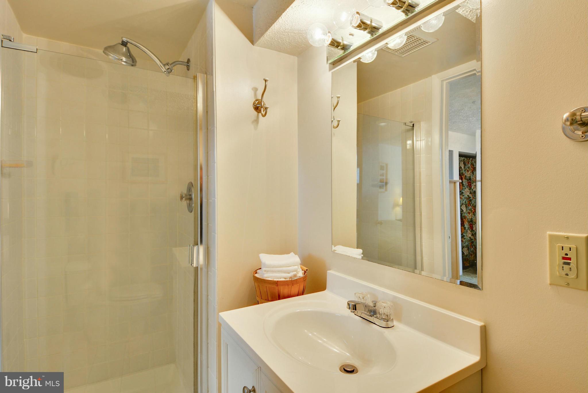 1606 Gridley Lane Silver Spring, MD 20902 - Photo 23 of 30 Bath