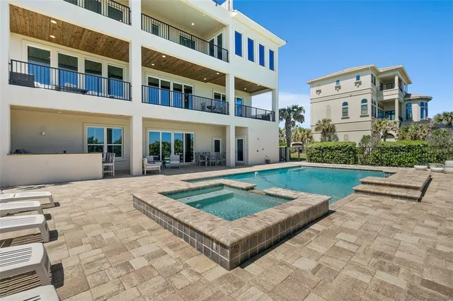 a view of a livingroom with furniture entryway and furniture