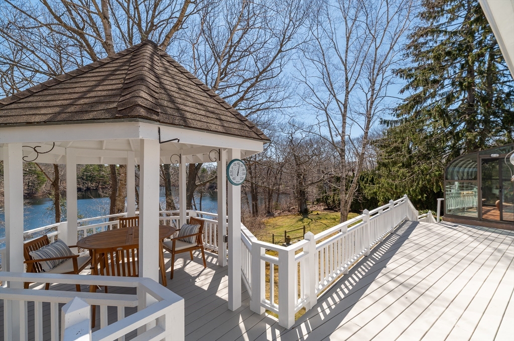 45-43 Englewood Road Gloucester, MA 01930 - Photo 6 of 37