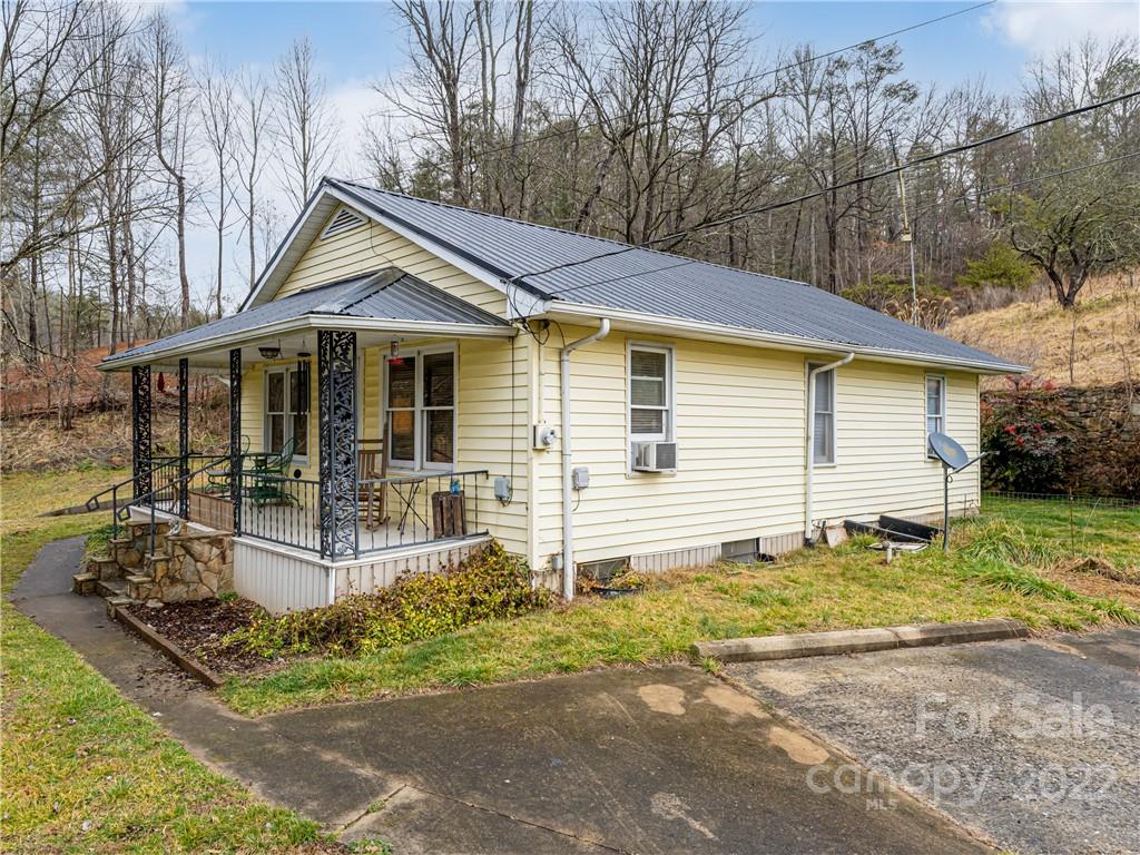 1053 Calvin Edney Road Mars Hill, NC 28754 - Photo 3 of 47 Gallery Image 3
