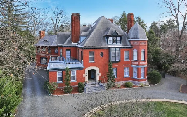 front view of house with a yard