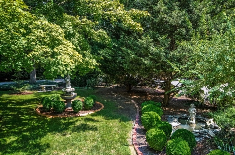 527 West 8th Street, Unit B Plainfield, NJ 07060 - Photo 24 of 30 a view of a tree in a garden