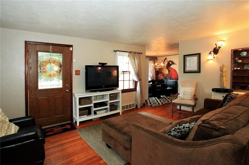 235 Soose Road Pittsburgh, PA 15209 - Photo 3 of 25 Gallery Image 3