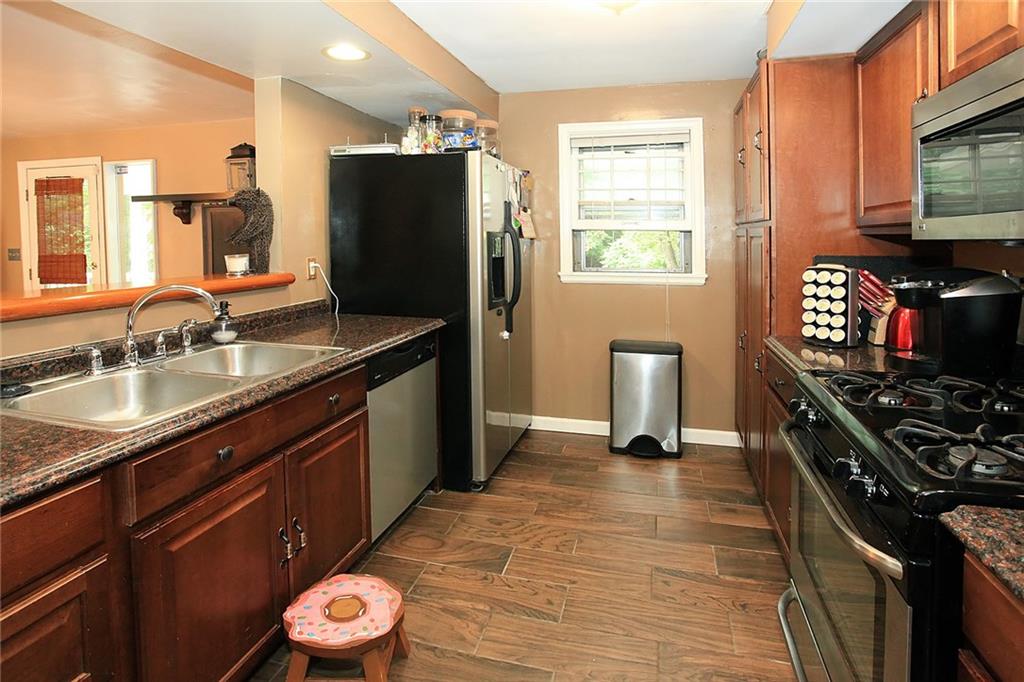 235 Soose Road Pittsburgh, PA 15209 - Photo 6 of 25 Gallery Image 6