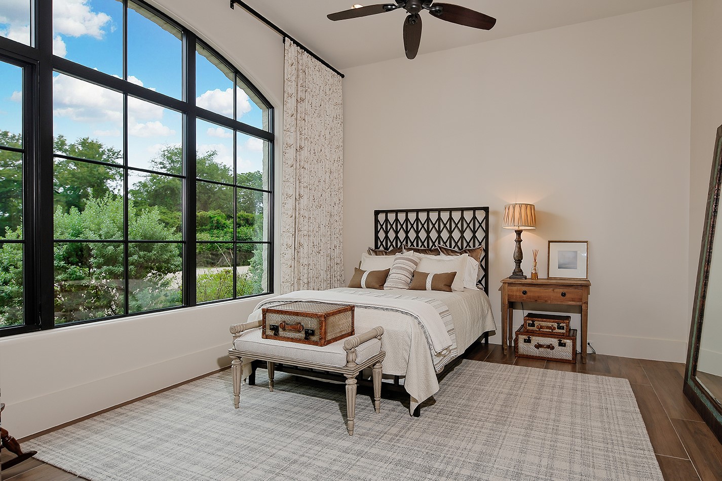 40693 Center Hill Road Hempstead, TX 77445 - Photo 32 of 50 A downstairs guest suite with private bath, Custom draperies and views of the front of the property.