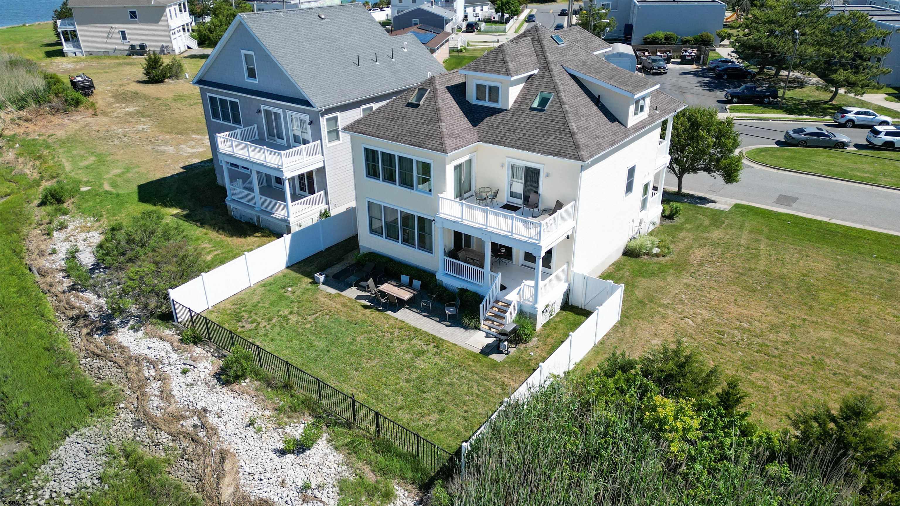 2070 West Riverside Drive Atlantic City, NJ 08401 - Photo 38 of 40 an aerial view of residential houses with yard