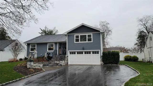 $840,000 | 19 Honeysuckle Lane, Kings Park, NY 11754