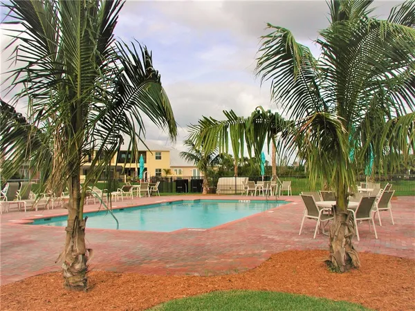 a view of outdoor space yard and porch