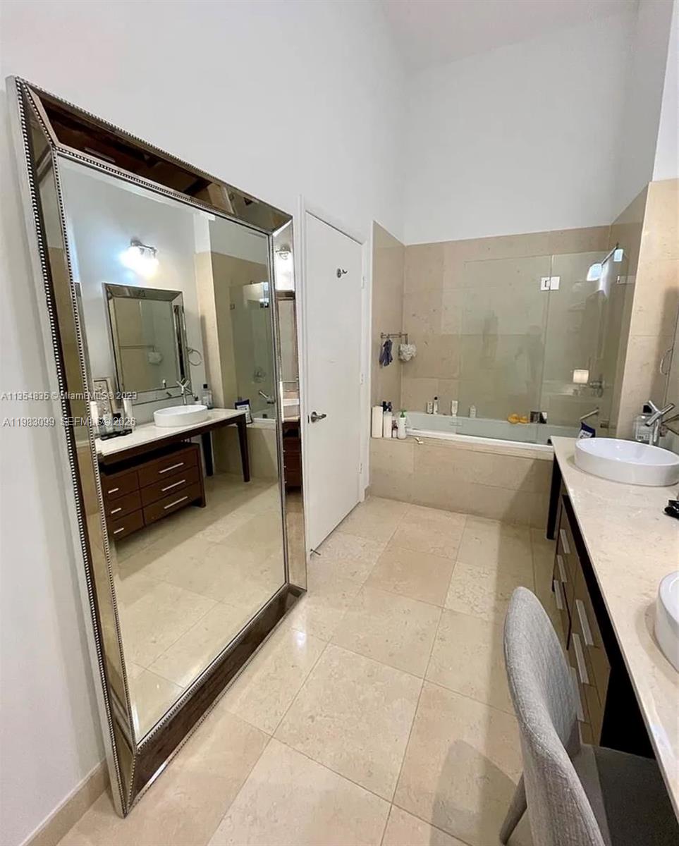 495 Brickell Avenue, Unit 1409 Miami, FL 33131 - Photo 13 of 20