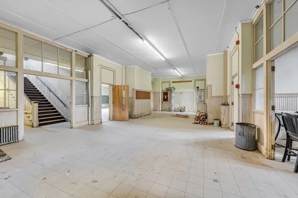 a view of a livingroom with entryway