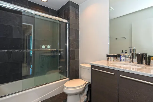 a view of entryway with elevator