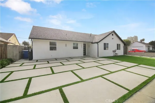 a house view with a outdoor space