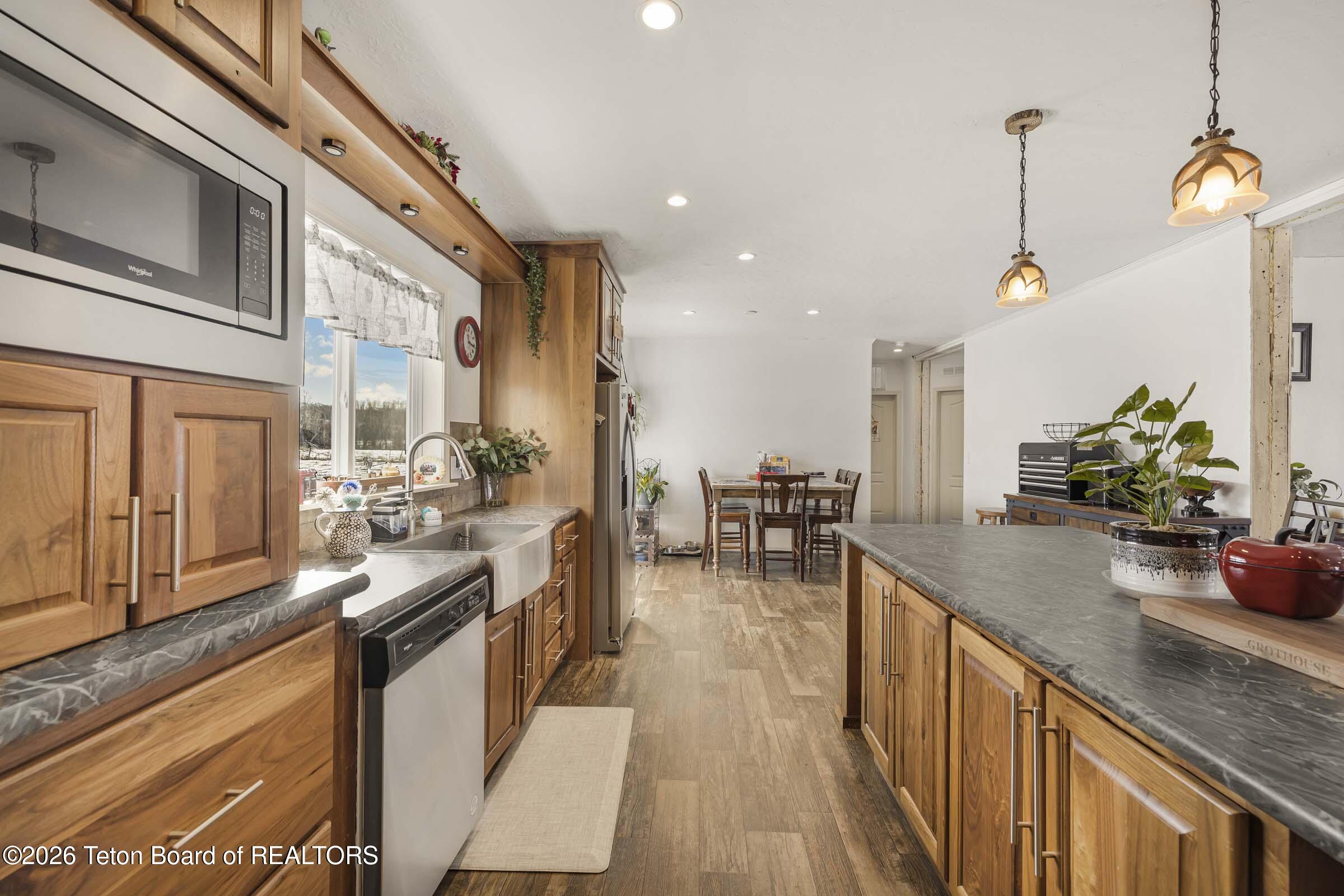 60 Summit Way Thayne, WY 83127 - Photo 12 of 41 6-Kitchen_Dining