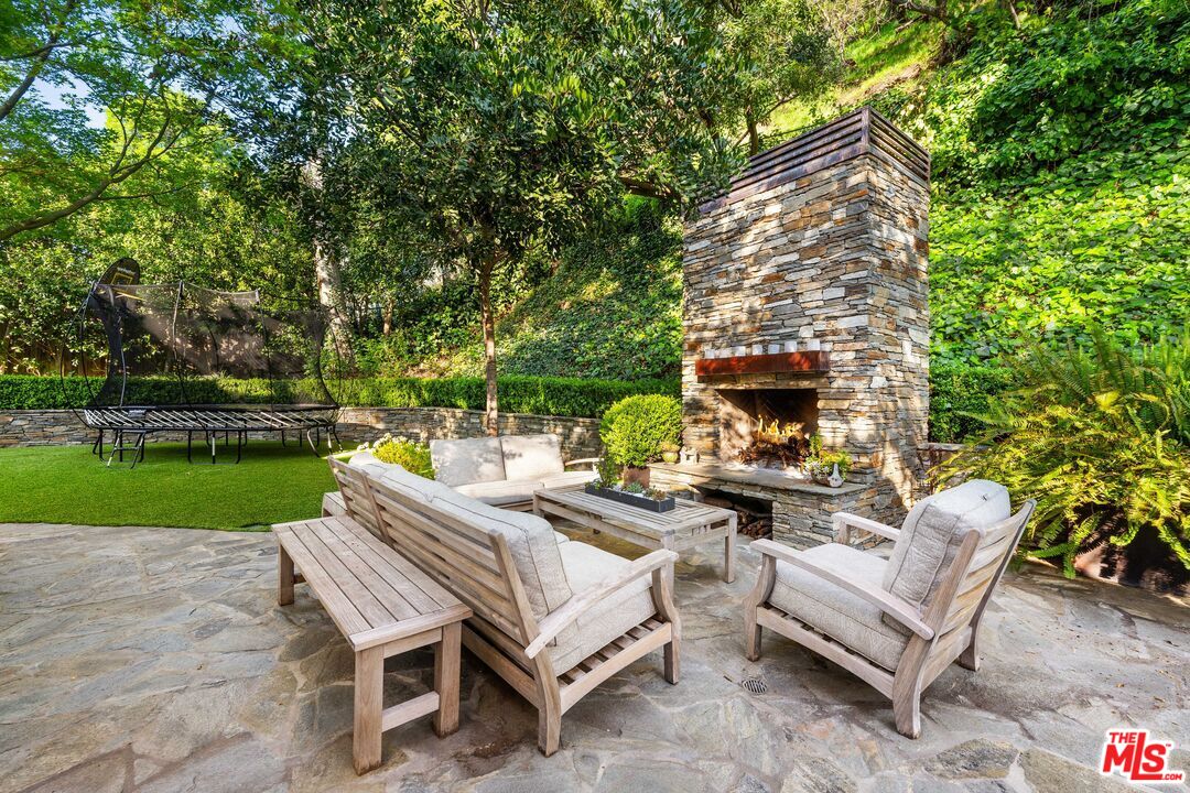 3354 Mandeville Canyon Road Los Angeles, CA 90049 - Photo 14 of 63