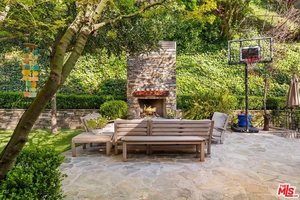 $3,995,000 | 3354 Mandeville Canyon Road, Los Angeles, CA 90049