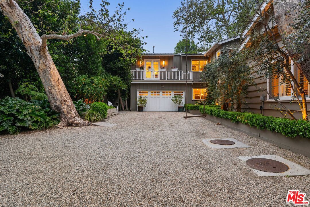 3354 Mandeville Canyon Road Los Angeles, CA 90049 - Photo 3 of 63