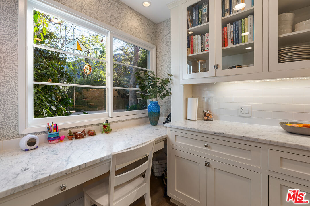 3354 Mandeville Canyon Road Los Angeles, CA 90049 - Photo 32 of 63