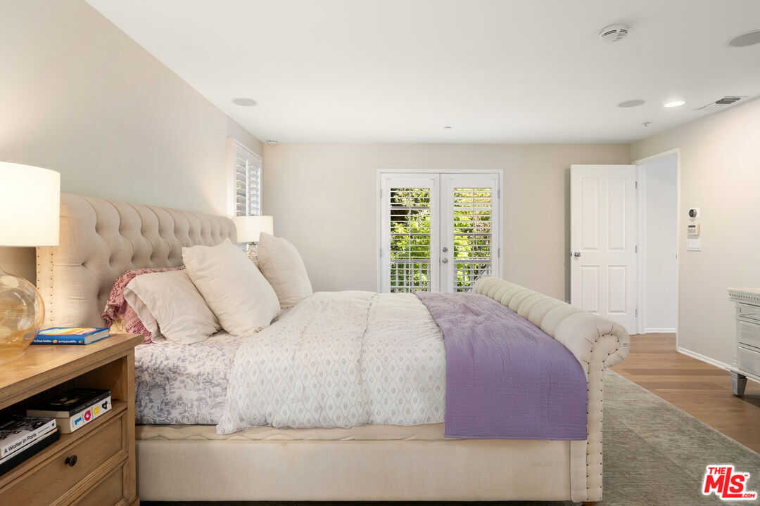 3354 Mandeville Canyon Road Los Angeles, CA 90049 - Photo 37 of 63 a bedroom with a bed and a window