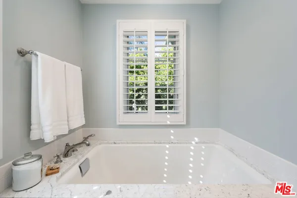 $3,995,000 | 3354 Mandeville Canyon Road, Los Angeles, CA 90049