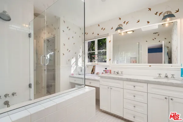 $3,995,000 | 3354 Mandeville Canyon Road, Los Angeles, CA 90049