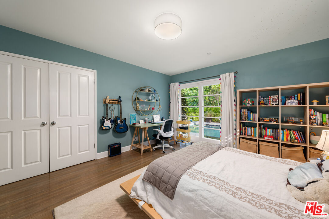 3354 Mandeville Canyon Road Los Angeles, CA 90049 - Photo 55 of 63 a bed room with a bed and a window