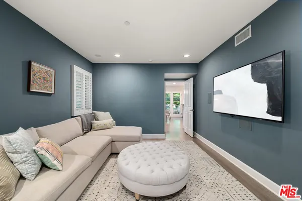 $3,995,000 | 3354 Mandeville Canyon Road, Los Angeles, CA 90049