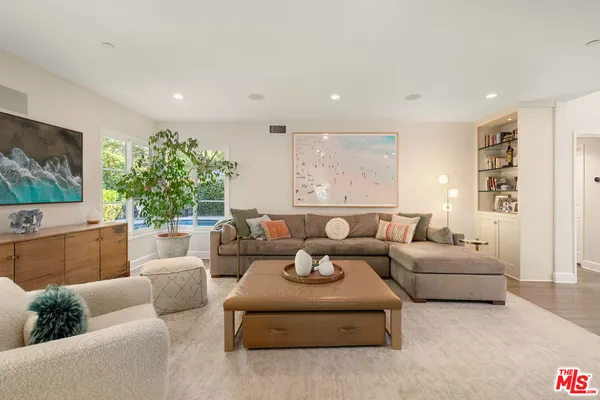 $3,995,000 | 3354 Mandeville Canyon Road, Los Angeles, CA 90049