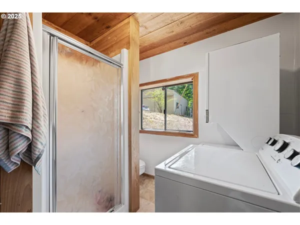 $1,750,000 | 89731 Indian Creek Road, Swisshome, OR 97480