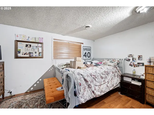 a view of a pathway with a yard